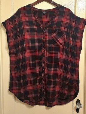 Torrid Size 3 Red Black Plaid Challis Button Front, Top Pocket Lightweight